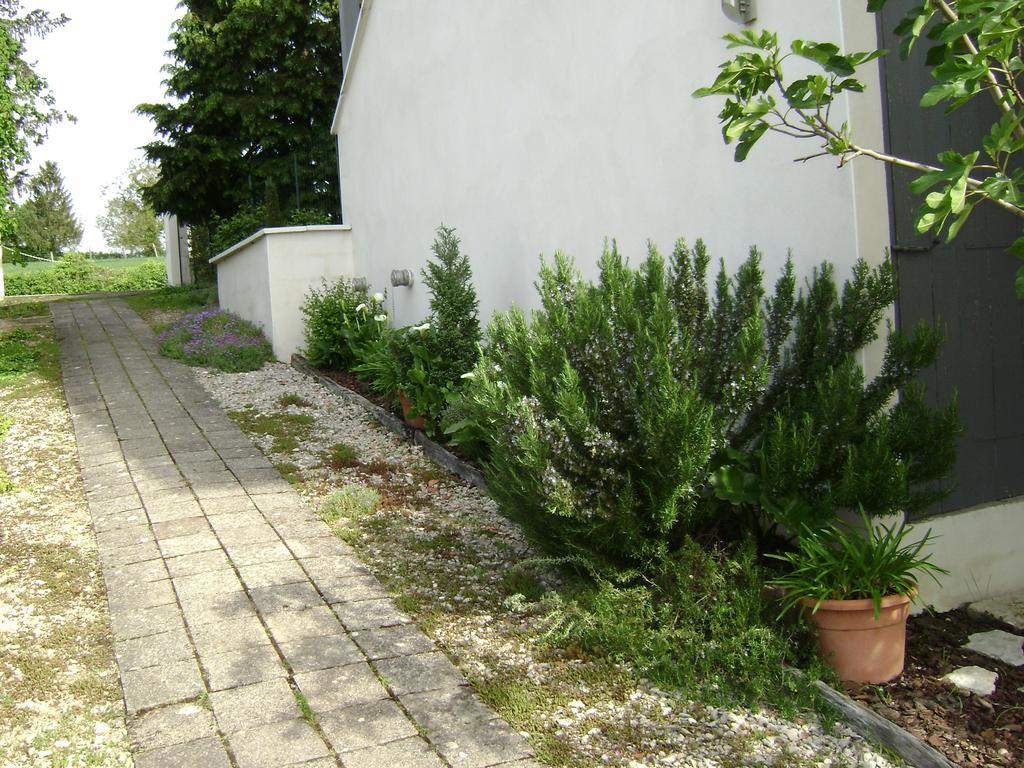 Les Petunias Bed & Breakfast Hugier